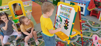 «Всем ребятам нужно знать, как по улице шагать».